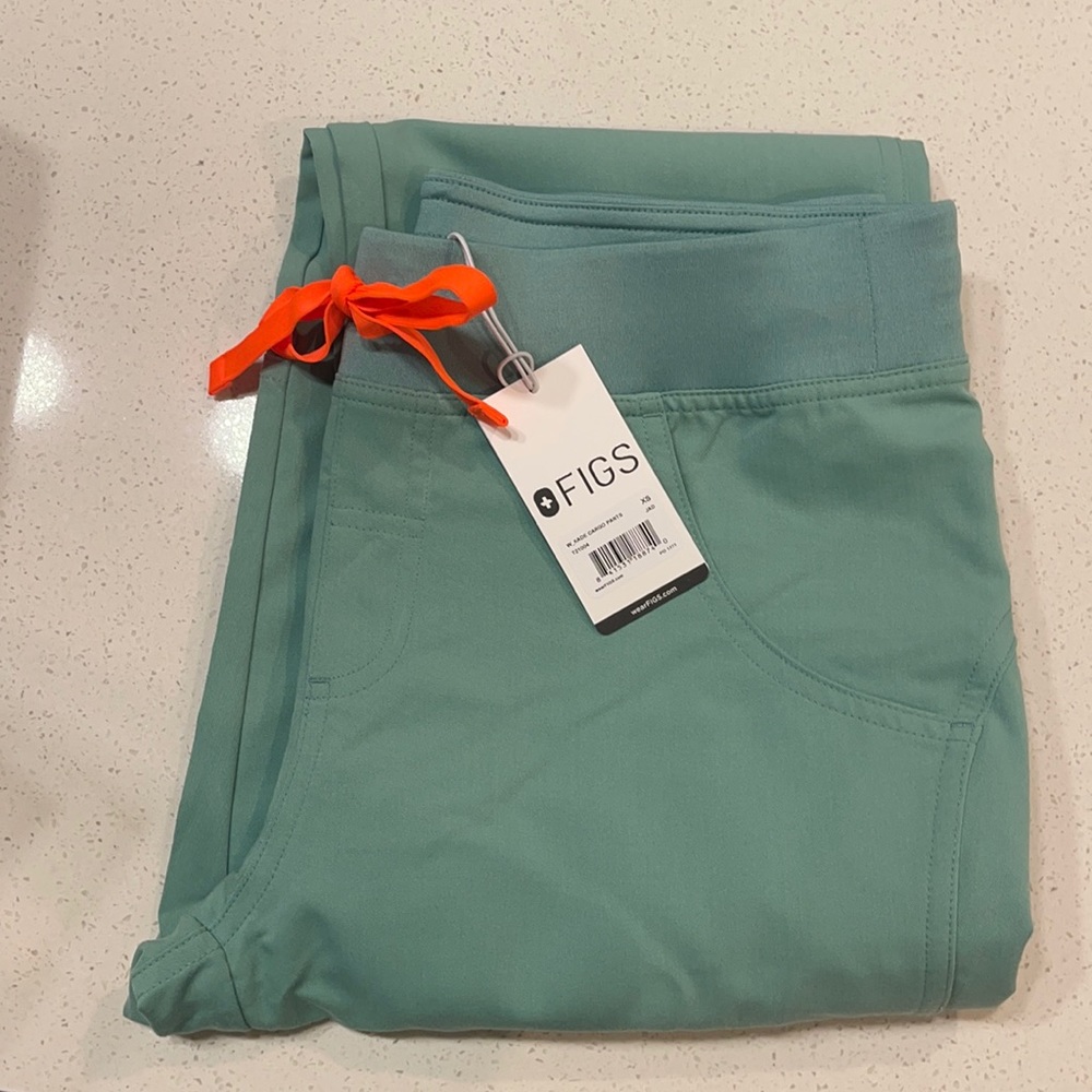 Figs kade cargo scrub pants color jade xs NWT